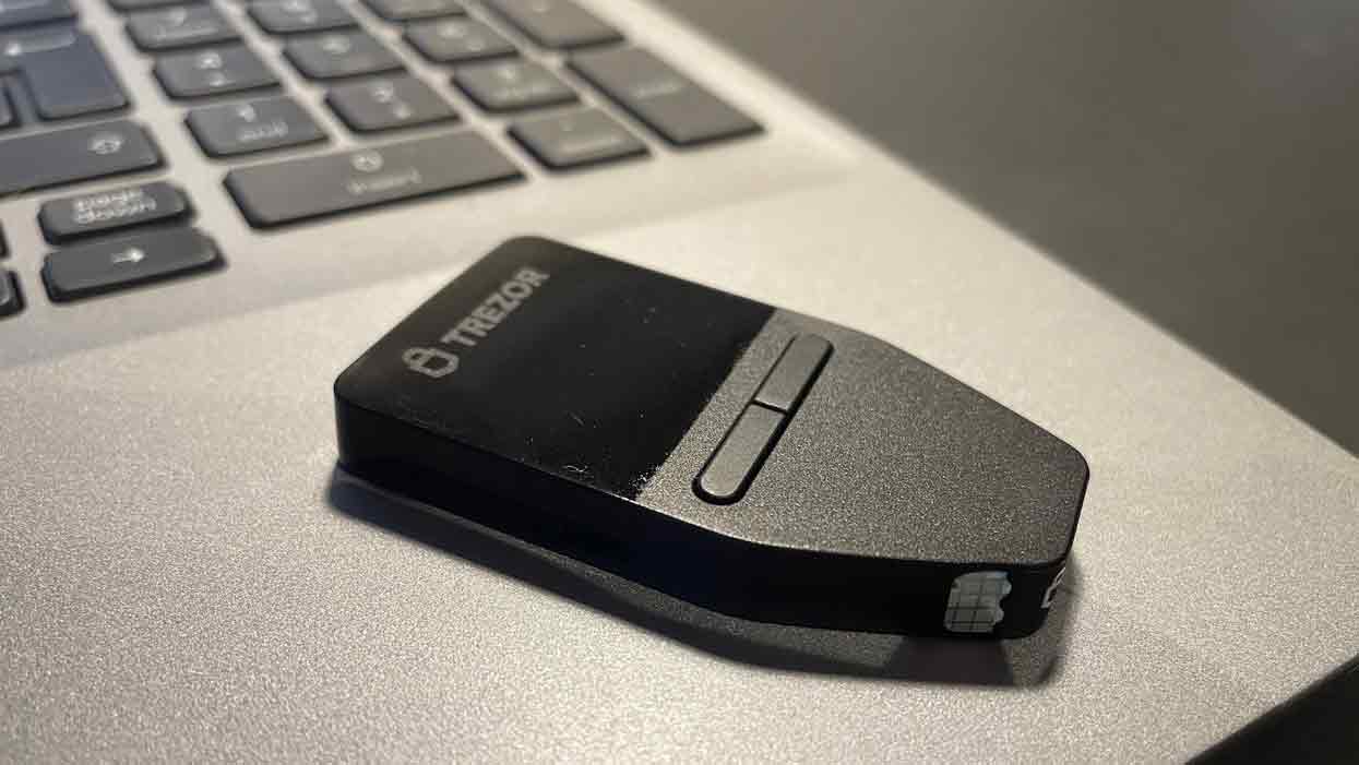 کیف پول ترزور (Trezor)